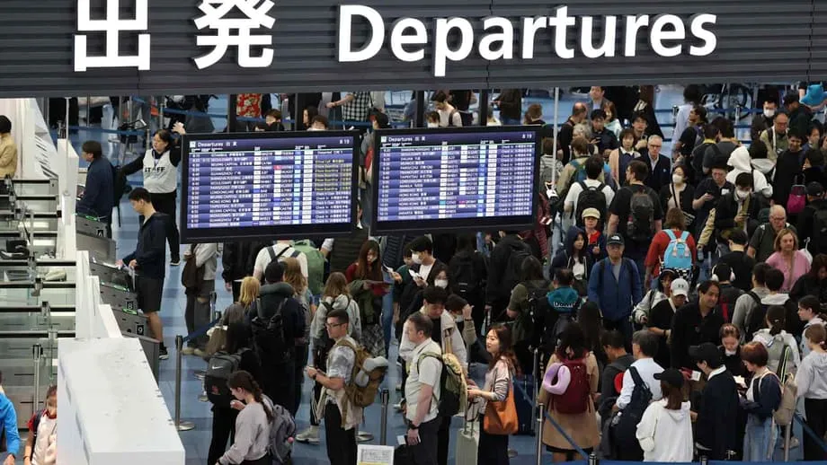 Eine halbe Million Japaner reisen ins Ausland, um höheren Treibstoffzuschlägen im Sommer zuvorzukommen