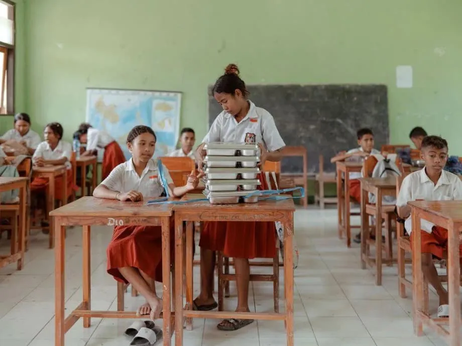 Indonesiens kostenloses Schulessen belastet den Haushalt und stellt die Glaubwürdigkeit der Führung auf die Probe