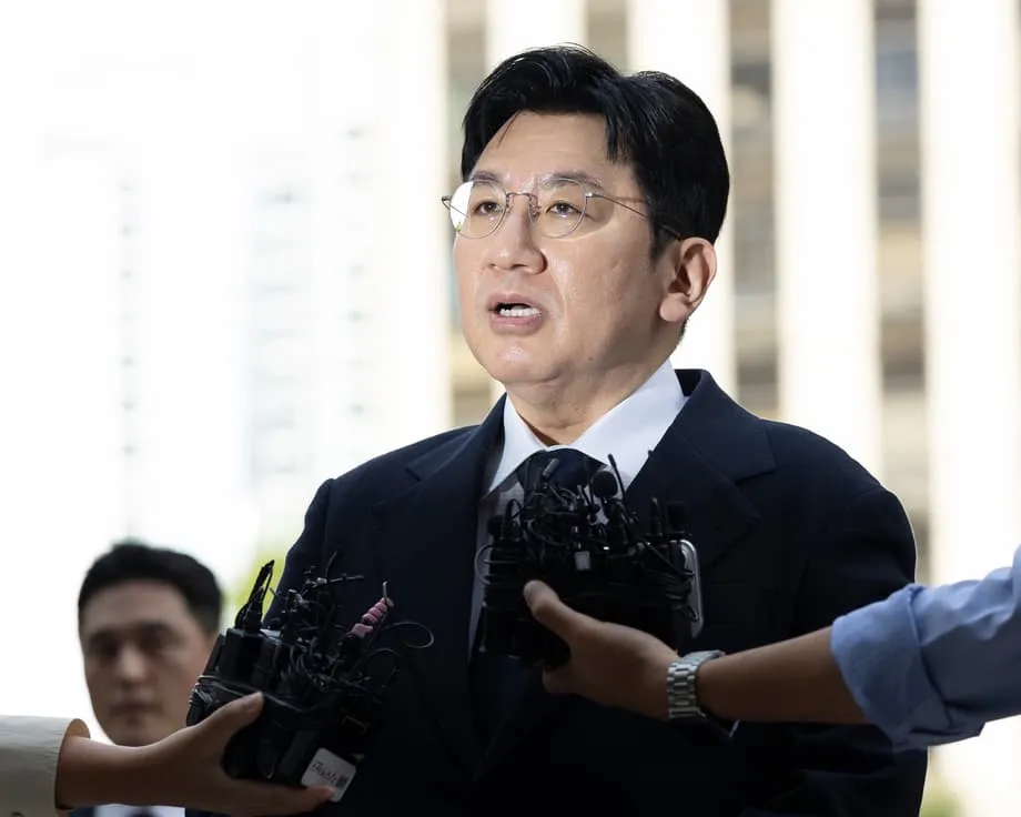 K-Pop-Mogul Bang Si-hyuk droht wegen Betrugsvorwürfen im Zusammenhang mit dem Börsengang über 136 Millionen Dollar die Festnahme