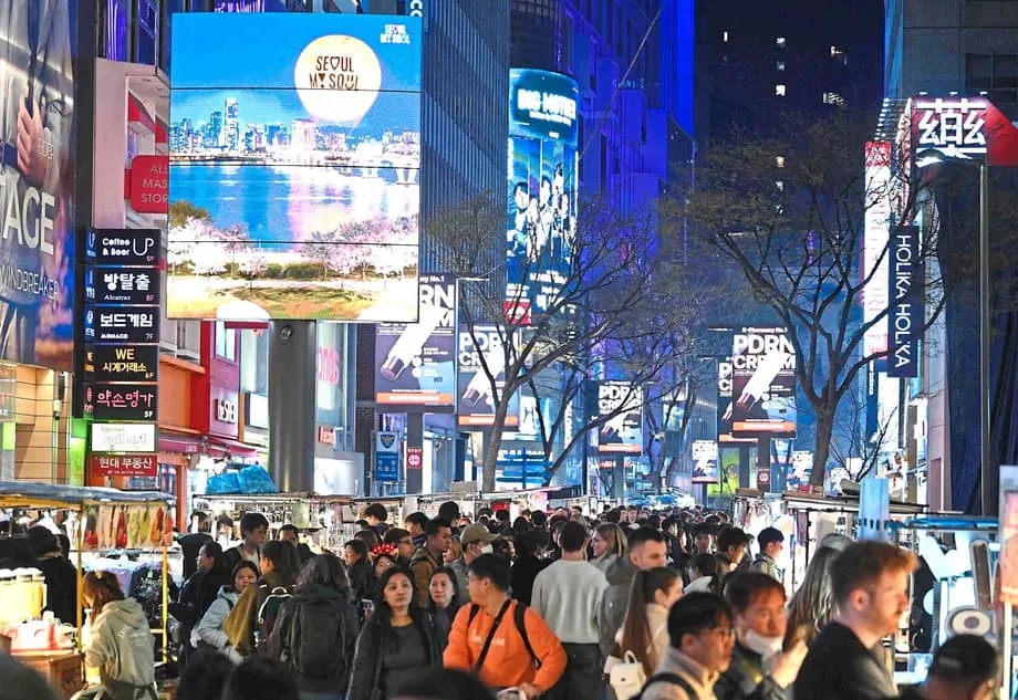 Seoul dimmt sein digitales Leuchten: Erste Helligkeitsrichtlinien des Landes sollen Blendwirkung von Werbetafeln verringern