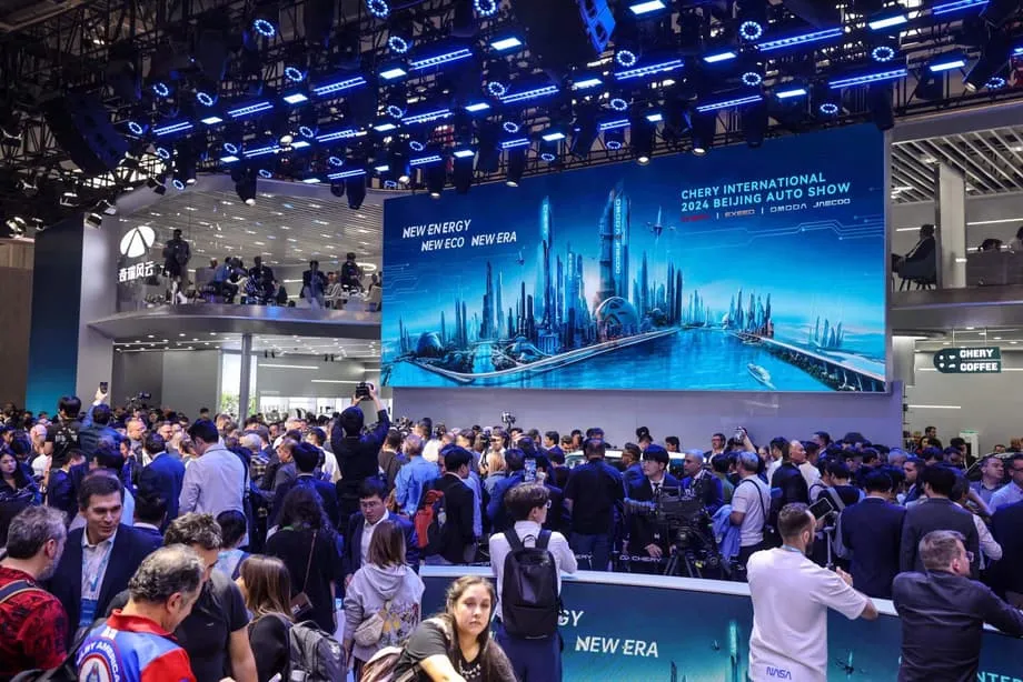 Alibaba integriert Qwen-KI bei großen Automobilherstellern und macht chinesische Autos zu sprachgesteuerten Smart Hubs