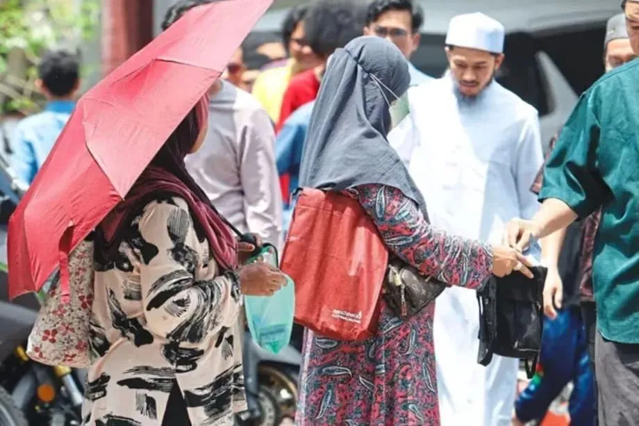 Dreiste Bettlergruppen in Kuala Lumpur nehmen Restaurantgäste, Moscheebesucher und Autofahrer ins Visier