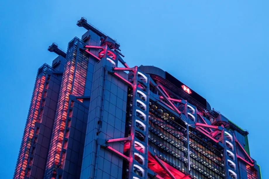 HSBC erwägt Ende des großzügigen Schulgeldzuschusses für Banker in Hongkong