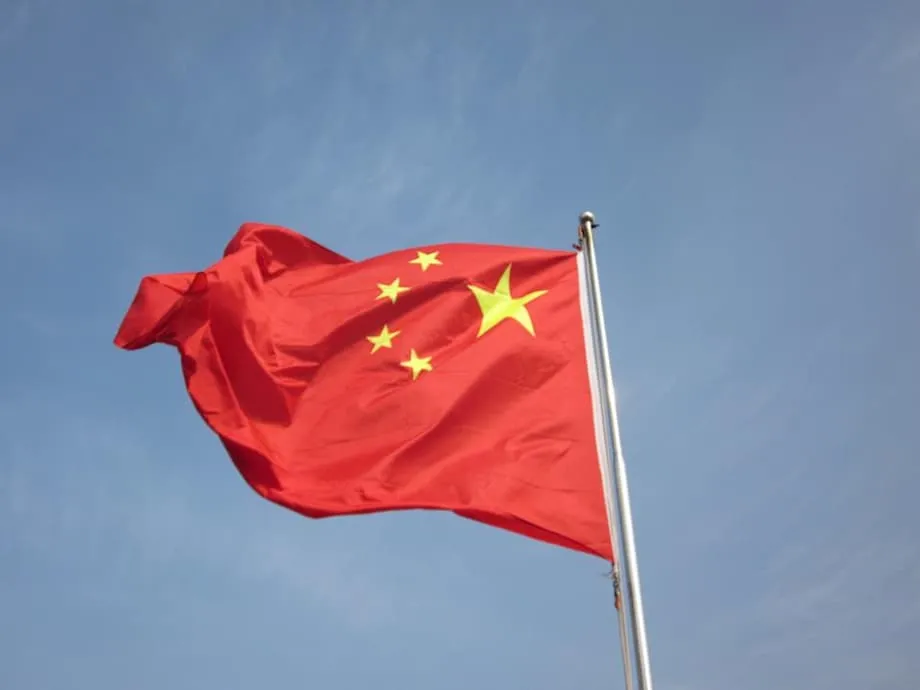 Chinesische Gerichte ziehen eine rechtliche Grenze: Unternehmen dürfen KI nicht als Vorwand nutzen, um Beschäftigte zu entlassen