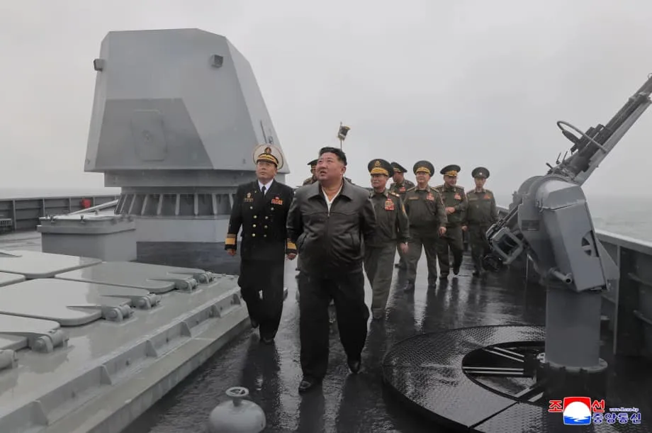 Nordkorea rüstet Artillerie mit Reichweite bis Seoul auf und nimmt ersten modernen Zerstörer in Dienst