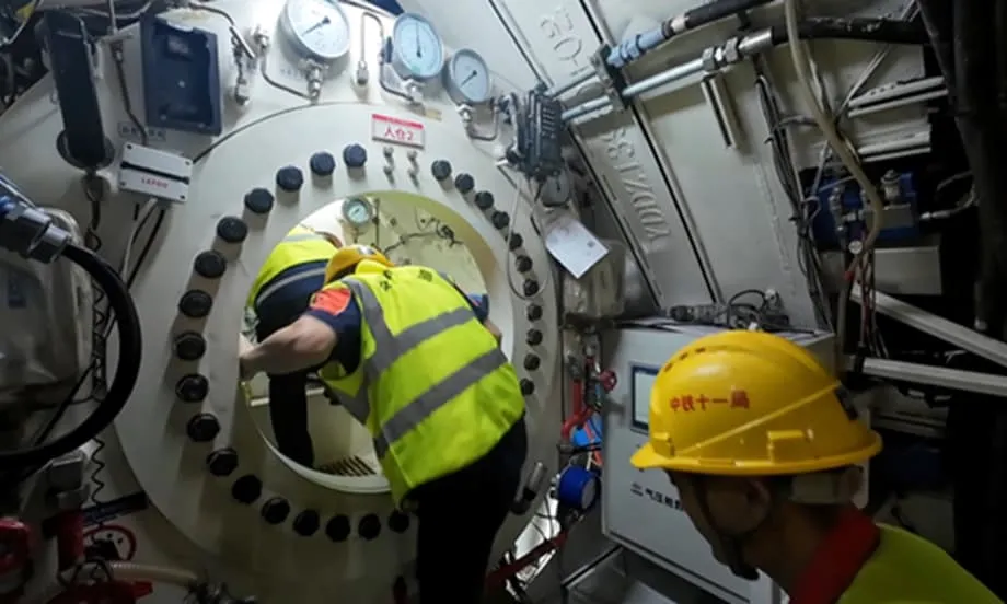 Chinesische Ingenieure setzen weltweit erstes ternäres Mischgassystem für Rekord-Unterseebahntunnel ein