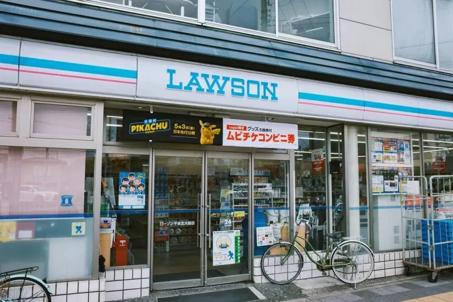 Lawson testet Videoanleitungen, damit ausländische Besucher sich in Tokios Filialen zurechtfinden