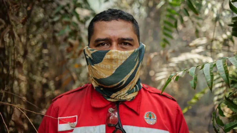 Freiwillige kämpfen gegen Indonesiens Torfbrände, während uralter Kohlenstoff zu giftigem Dunst wird