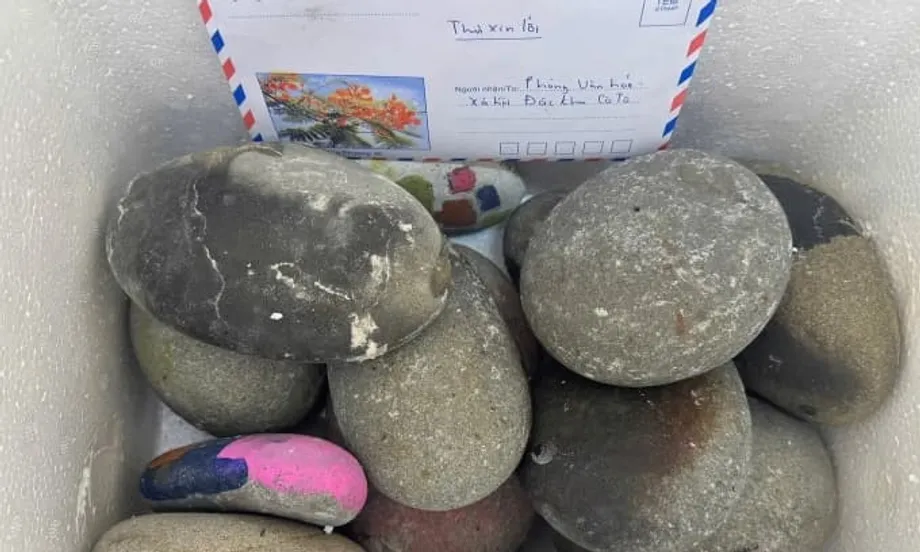Tourist gibt nach zehn Jahren 14 kg Kieselsteine an die Insel Co To zurück