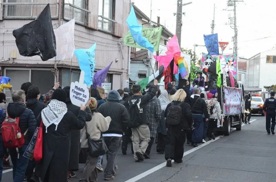 1.200 Menschen demonstrieren in japanischer Stadt gegen Hass, während die Feindseligkeit gegenüber ausländischen Einwohnern zunimmt