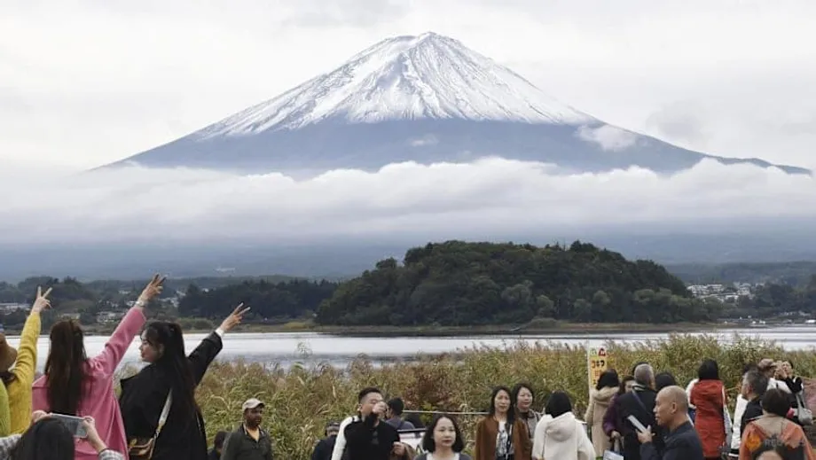 Kirschblütenfest am Fuji abgesagt: Overtourism bedroht den Alltag der Anwohner