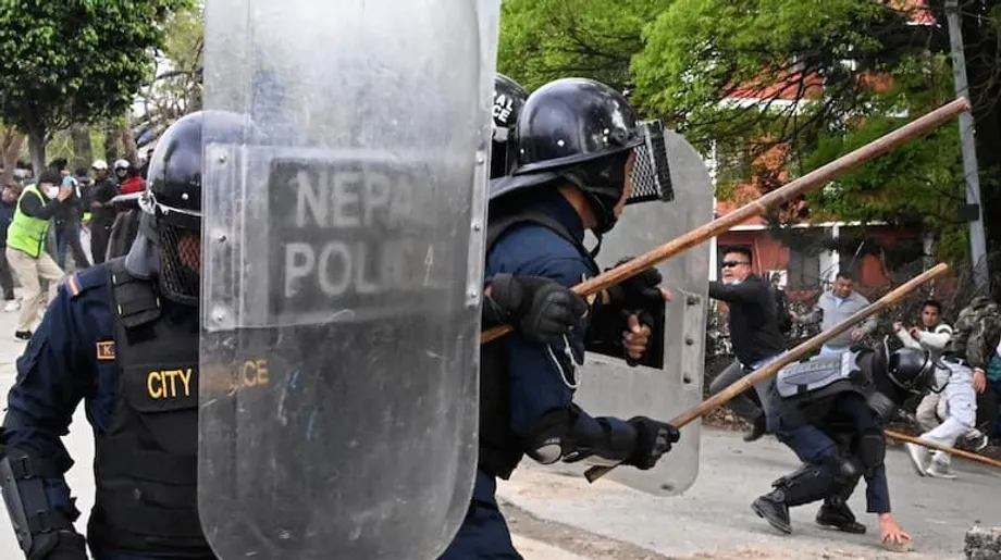 Proteste an der Grenze wegen verschärfter Zollkontrollen für Waren aus Indien in Nepal