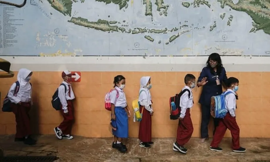 Indonesien führt Englisch ab der dritten Klasse ein: umfassende Bildungsreform ab 2027