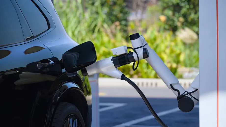 China's Four Minute EV Charging Race Shifts to Batteries, Storage and the Power Grid