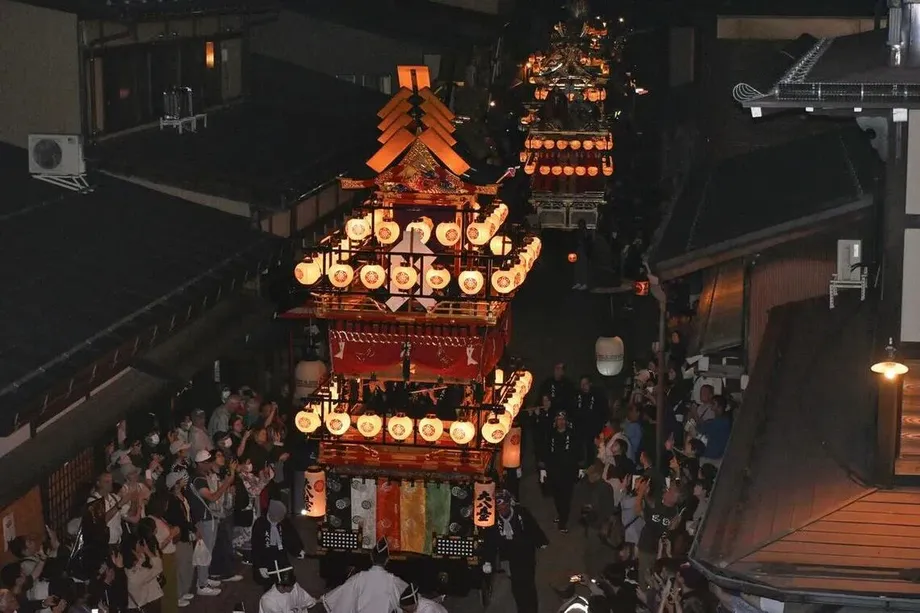 Two Killed and 16 Injured as Danjiri Festival Floats Overturn in Osaka