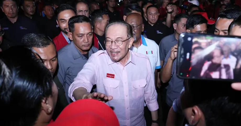 Anwar Says Global Investor Plans US$50 Billion Tech Investment in Kuching and Peninsular Malaysia