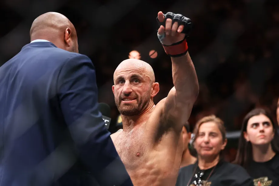 Volkanovski Stops Evloev at UFC 333 for Record Ninth Featherweight Title Win
