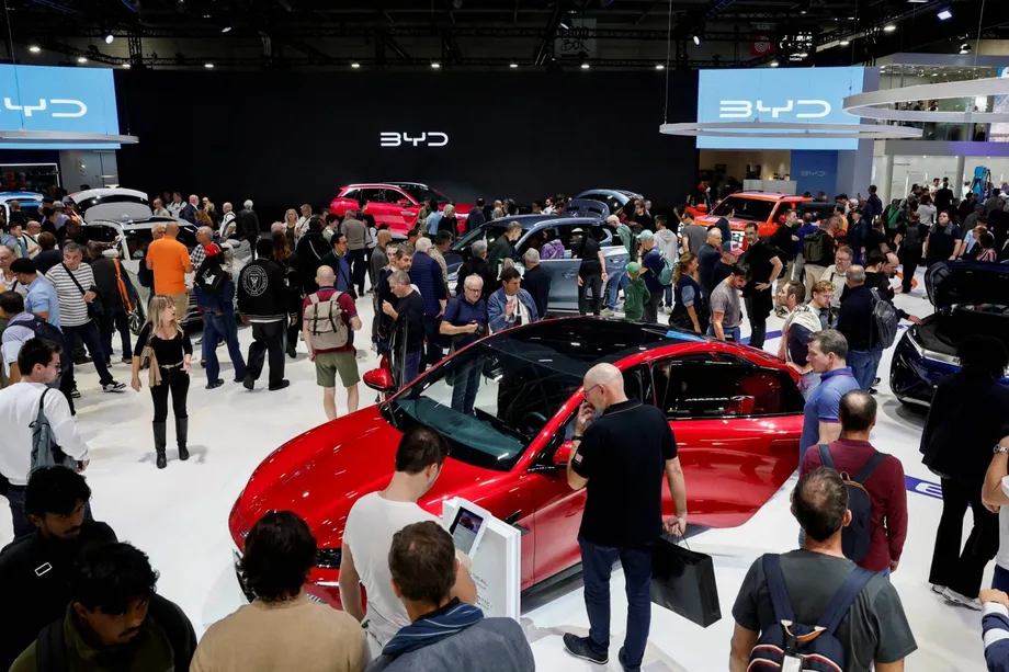 Chinese Carmakers Overtake Japanese Brands in Europe as Hybrids Drive Record Gains