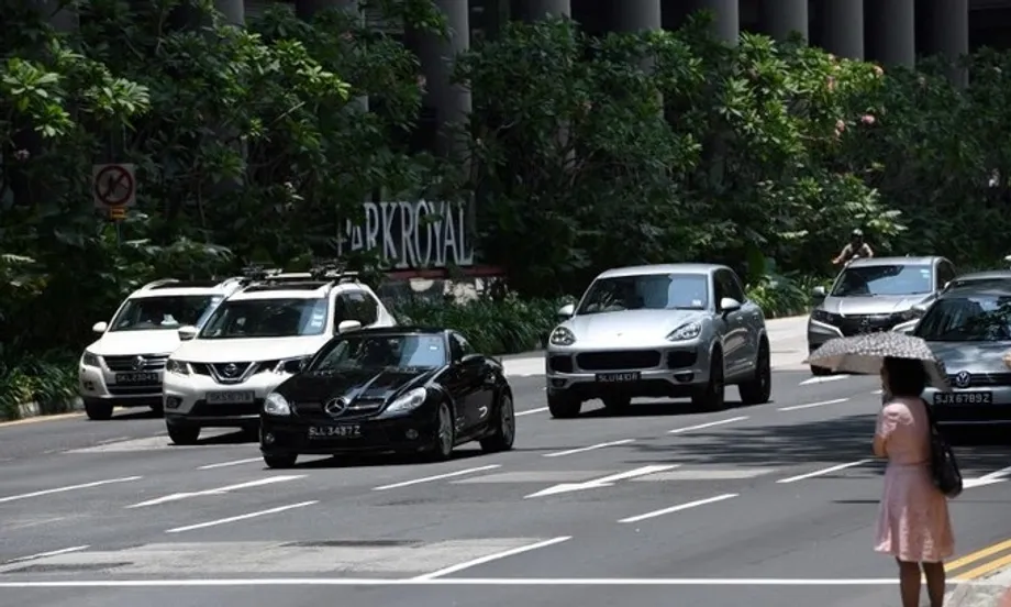 Warum Singapur die teuerste Stadt Südostasiens für den Autokauf ist: Einblicke in den Julius-Bär-Bericht
