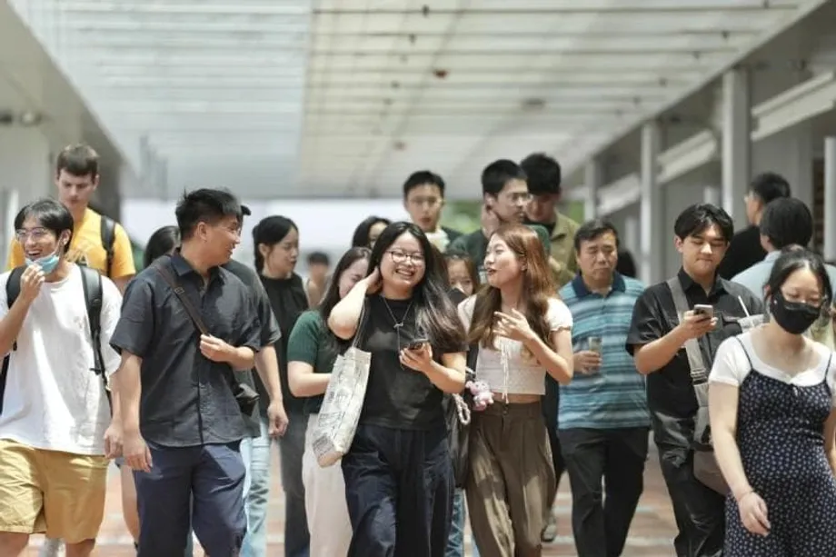 Hongkong und Singapur konkurrieren um internationale Studierende, während sich die Studienwahl verschiebt