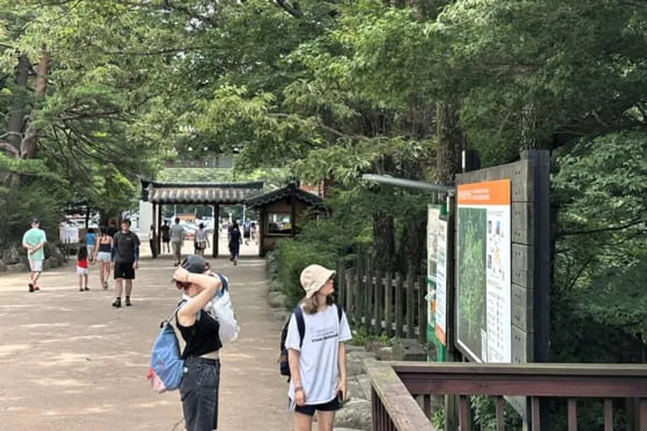 K-Wandern lockt internationale Reisende auf Koreas Gipfel und Stadtpfade